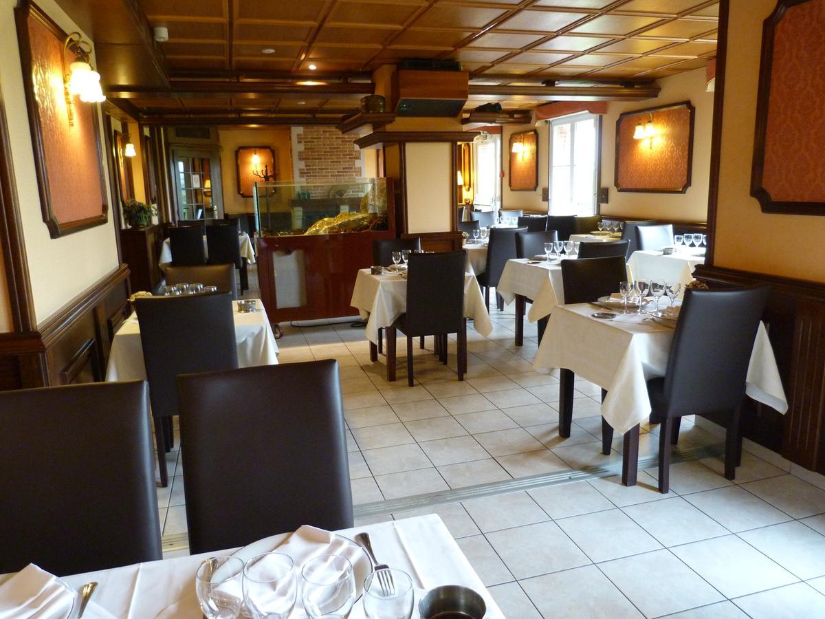 Hostellerie Du Chateau Saint-Pere-sur-Loire Zewnętrze zdjęcie
